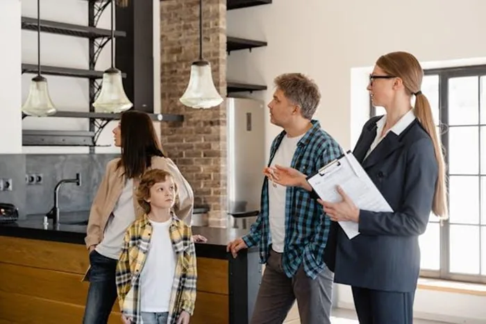 landlord conducting a move in inspection